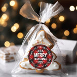 Rustieke rode buffel Check Christmas Gift Tags Ronde Sticker<br><div class="desc">Betaalbare gedrukte ronde sticker kerstcadeau tags gepersonaliseerd met uw familienaam of andere tekst. Dit rustieke moderne vakantieontwerp is voorzien van verontruste MERRY CHRISTMAS belettering op een rode en zwarte buffel check geruite achtergrond. Gebruik de ontwerpgereedschappen om achtergrondkleuren te kiezen en tekstlettertypen en -kleuren te bewerken om uw eigen unieke pakketlabels...</div>
