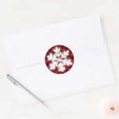 Rustieke rode en zwarte plaid, winter sneeuwvlok ronde sticker (Envelop)