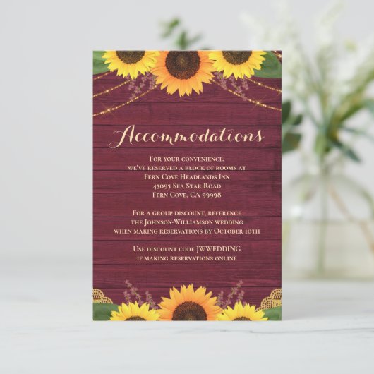 Rustieke rode hout zonnebloem bruiloft accommodati informatiekaartje (Staand voorkant)