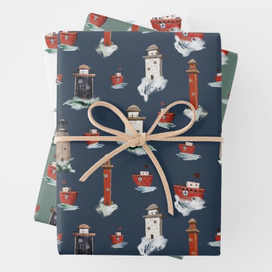 Rustieke rode vuurtorens en boten in stormachtige inpakpapier vel (In situ)