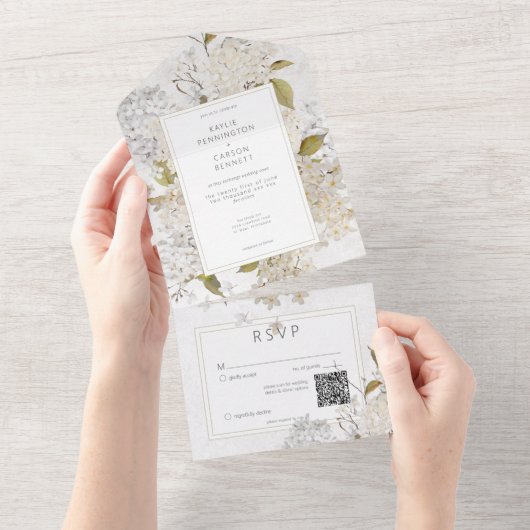 Rustieke romantische witte lila's op witte QR-code All In One Uitnodiging (Afscheurbaar)