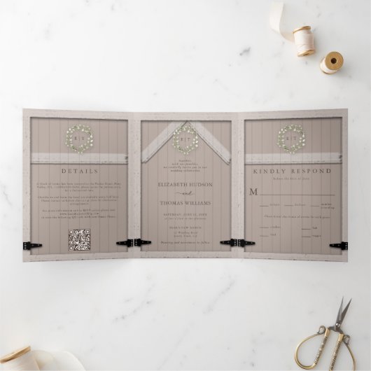 Rustieke schuur Hout Eucalyptus Crest Elegant Huwe Drieluik Uitnodiging (Binnen)