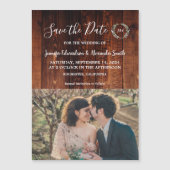 Rustieke schuur hout monogram foto Save the Date Magnetische Uitnodiging (Voorkant)