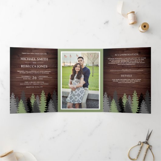 Rustieke schuur hout pijnbomen foto bos bruiloft drieluik uitnodiging (Binnen)