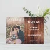 Rustieke schuur hout typografie foto land bruiloft bedankkaart (Staand voorkant)