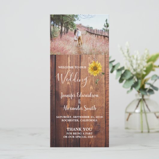 Rustieke schuur hout zonnebloem land bruiloft prog programmakaart (Staand voorkant)