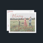 Rustieke Script Foto Moderne Kerstmis Feestdagenkaart<br><div class="desc">Modern kerstfoto briefkaart met een eenvoudig en minimaal ontwerp met "Merry Christmas" in een elegant,  rood rustiek script over uw favoriete afbeelding samen met uw familienaam. De sjabloon bevat een witte overlay om de tekst te laten opvallen over uw foto en kan worden verwijderd in het ontwerpbewerkingstool.</div>