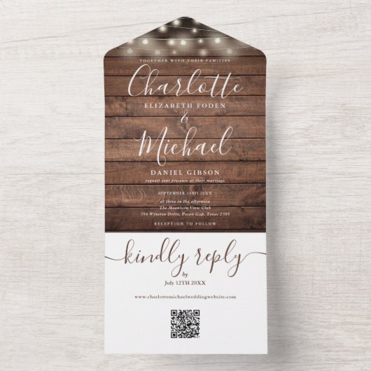 Rustieke slingerlichten QR-code monogram bruiloft All In One Uitnodiging (Binnen)
