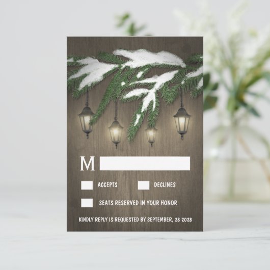 Rustieke Sneeuw Evergreen Lantern Bruiloft RSVP Ka (Staand voorkant)