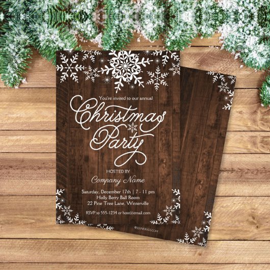 Rustieke sneeuwvlokken op houten kerstfeest kaart
