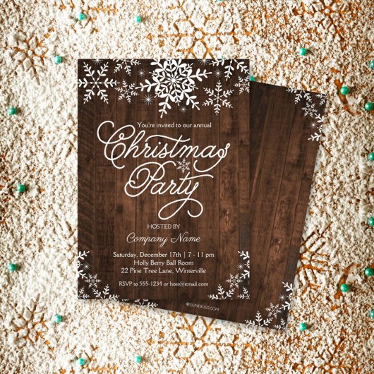 Rustieke sneeuwvlokken op houten kerstfeest kaart