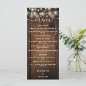 Rustieke snoerlampjes schuur houten bruiloft menu (Staand voorkant)