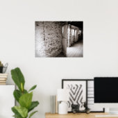 Rustieke stenen muur met open schuurdeur poster (Thuiskantoor)