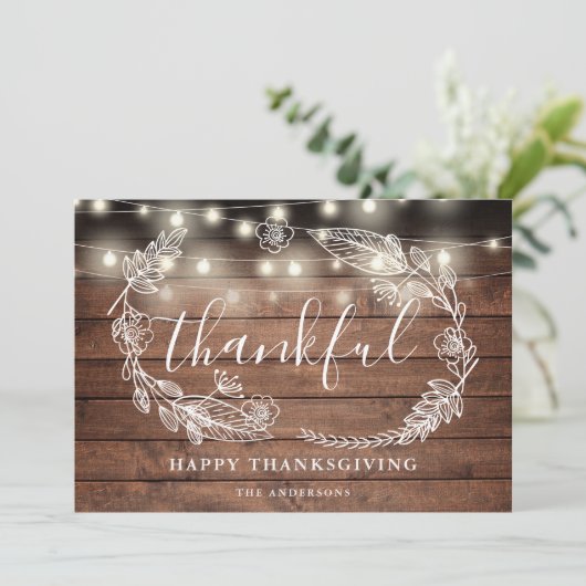 Rustieke String Lights Dankbaar Foto Thanksgiving Feestdagenkaart (Staand voorkant)