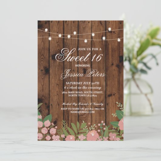 Rustieke Sweet 16 Party Koraal Bloemen Hout Uitnod Kaart (Staand voorkant)