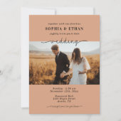 Rustieke Terracotta Modern Script Foto bruiloft Kaart (Voorkant)