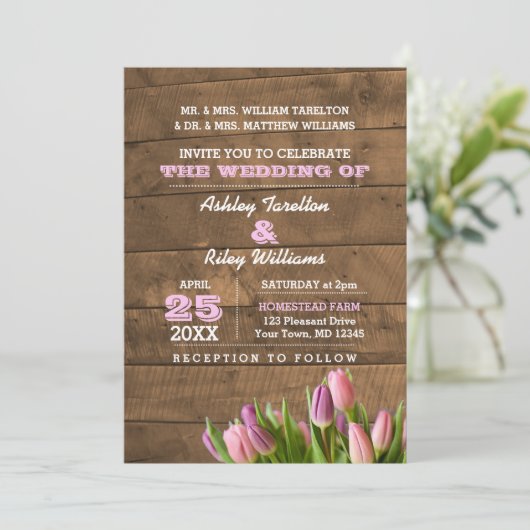 Rustieke Tulpen & Barnwood bruiloft uitnodiging (Staand voorkant)