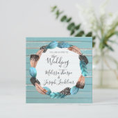 Rustieke Turquoise hout veren bruiloft uitnodiging (Staand voorkant)