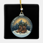 Rustieke wandelschoenen Mountain Scene Kerstmis Keramisch Ornament (Voorkant)