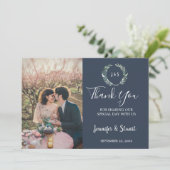 Rustieke waterverf verlaat monogram foto bruiloft bedankkaart (Staand voorkant)