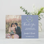 Rustieke waterverf verlaat monogram foto bruiloft bedankkaart (Staand voorkant)