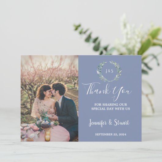 Rustieke waterverf verlaat monogram foto bruiloft bedankkaart (Staand voorkant)