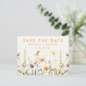 Rustieke Wildflower bruiloft Save the Date Briefka Uitnodiging Briefkaart (Staand voorkant)