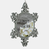 Rustieke witte bloemen Gepersonaliseerd Ornament (Links)