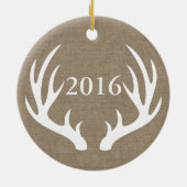 Rustieke witte herten gewei faux burlap familienaa keramisch ornament (Achterkant)