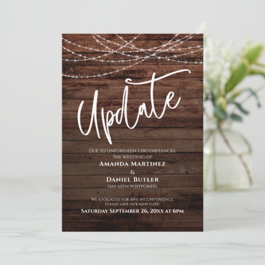 Rustieke Wood & Lights Uitgestelde bruiloft Update Kaart (Staand voorkant)