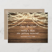 Rustieke Wood & String Lights Save The Date Briefk Aankondigingskaart (Voorkant / Achterkant)