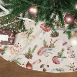 Rustieke Woodland Christmas Mushrooms Kerstboom Rok<br><div class="desc">Voeg een grillige rustieke bosrijke cottagecore-sfeer toe aan uw vakantiedecor met deze kerstboomrok, met een waterverf van paddenstoelen en dennengroen op een neutrale lichtbeige achtergrond. Bekijk het collectie voor veel bijpassende producten of neem contact met me op via Zazzle Chat als je nog meer producten, andere kleurstellingen of ontwerpaanpassingen nodig...</div>