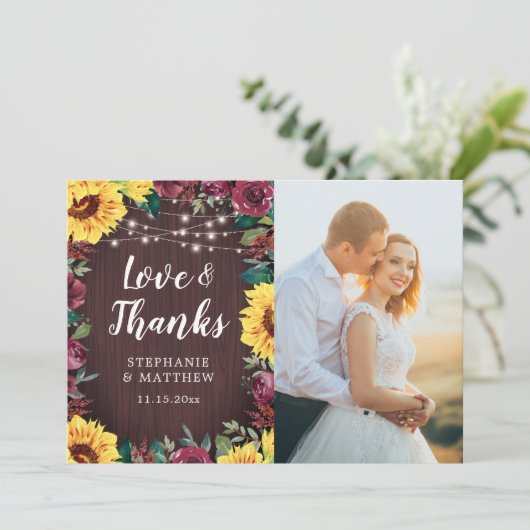 Rustieke Zonnebloem Bourgogne Hout Licht Bruiloft Bedankkaart (Staand voorkant)