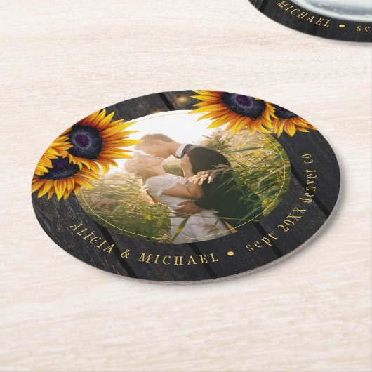 Rustieke zonnebloem bruidegom foto bruiloft gunst ronde kartonnen onderzetter (Gebogen)