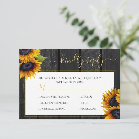 Rustieke zonnebloem elegant script schuur hout bru RSVP kaartje (Staand voorkant)