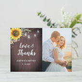 Rustieke Zonnebloem Houten Lichten Foto Bruiloft Bedankkaart (Staand voorkant)