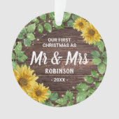 Rustieke Zonnebloem Mr & Mrs Onze 1e Kerstmis Ornament (voorkant)