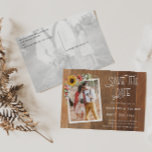 Rustieke Zonnebloemen 2 Foto Hout Save the Date Briefkaart<br><div class="desc">Rustieke Zonnebloemen 2 Foto Hout Save the Date Briefkaart - Kondig uw trouwdatum aan uw familie en vrienden met onze rustieke save the date briefkaart. Briefkaart beschikt over 2 van uw foto's, aan de voorzijde geaccentueerd met prachtige zonnebloemen, baby's adem, katoen en groen omringd door een eenvoudig lijst op de...</div>