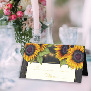 Rustieke zonnebloemen hout chique trouwtafel plaatskaartje