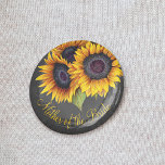 Rustieke zonnebloemen krijtbord moeder van de brui ronde button 5,7 cm<br><div class="desc">Bloemen rustieke moeder van de bruid trouwknop met een zonnebloemen boeket op een donkergrijze krijtbord achtergrond.            Je kunt het personaliseren met jouw tekst!</div>