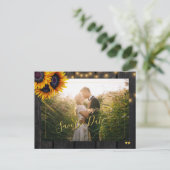 Rustieke zonnebloemen schuur hout save the date br aankondigingskaart (Staand voorkant)