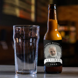 Rustieke zwart-wit foto van gepensioneerde man opa bier etiket