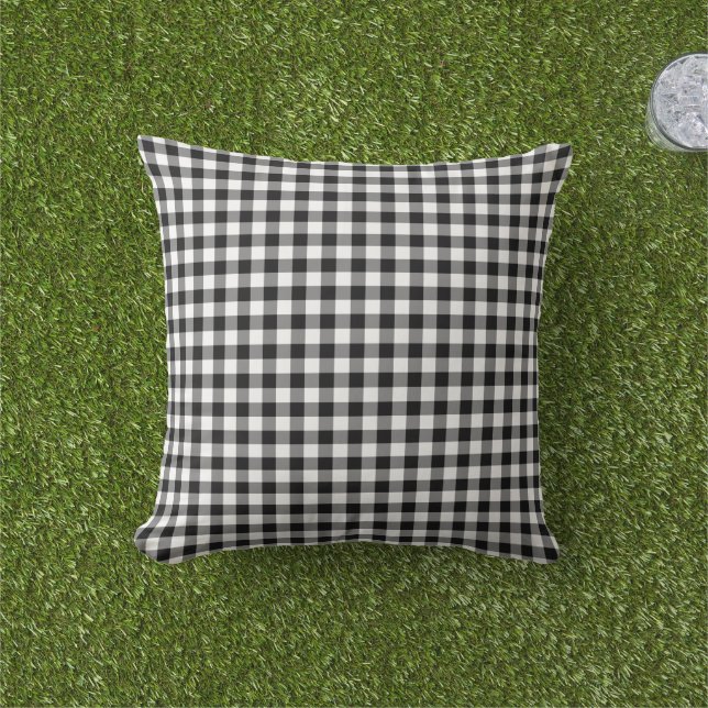 Rustieke zwart-wit geruit gingham patroon buitenkussen (Gras)