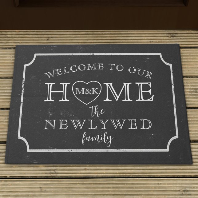 Rustieke zwart-wit krijtbord Deurmat (Add your initials and name to this black and white chalkboard style doormat. Makes a great gift!)