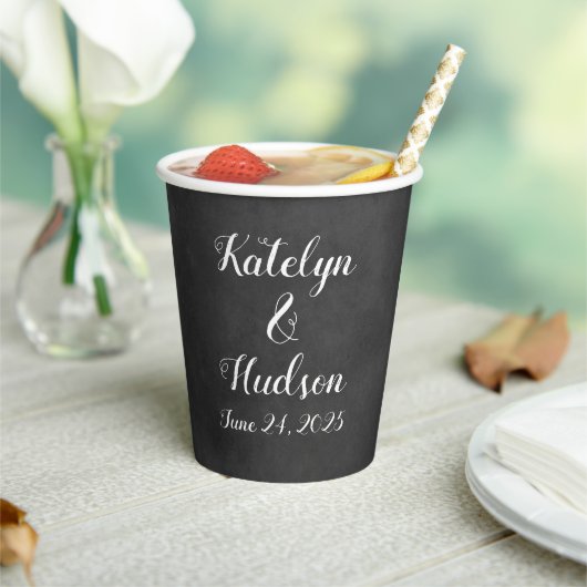 Rustieke Zwarte Schoolbord Script Monogram Huwelij Papieren Bekers (Insitu)
