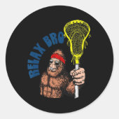 Rustig aan, Bro. Funny Sasquatch Lax Bigfoot Lacro Ronde Sticker (Voorkant)