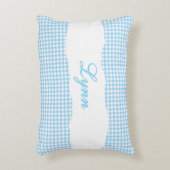 Rustig Blauw Gingham Persoonlijke Naam Accent Kussen (Voorkant(Verticaal))