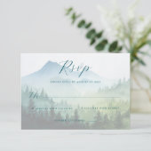 Rustig groen berglandschap RSVP kaartje (Staand voorkant)