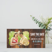 Rustig hout bespaart de datum save the date (Staand voorkant)