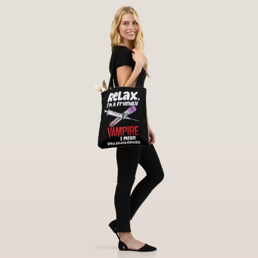 Rustig, ik ben een vriendelijke vampier, ik bedoel tote bag (Op model)